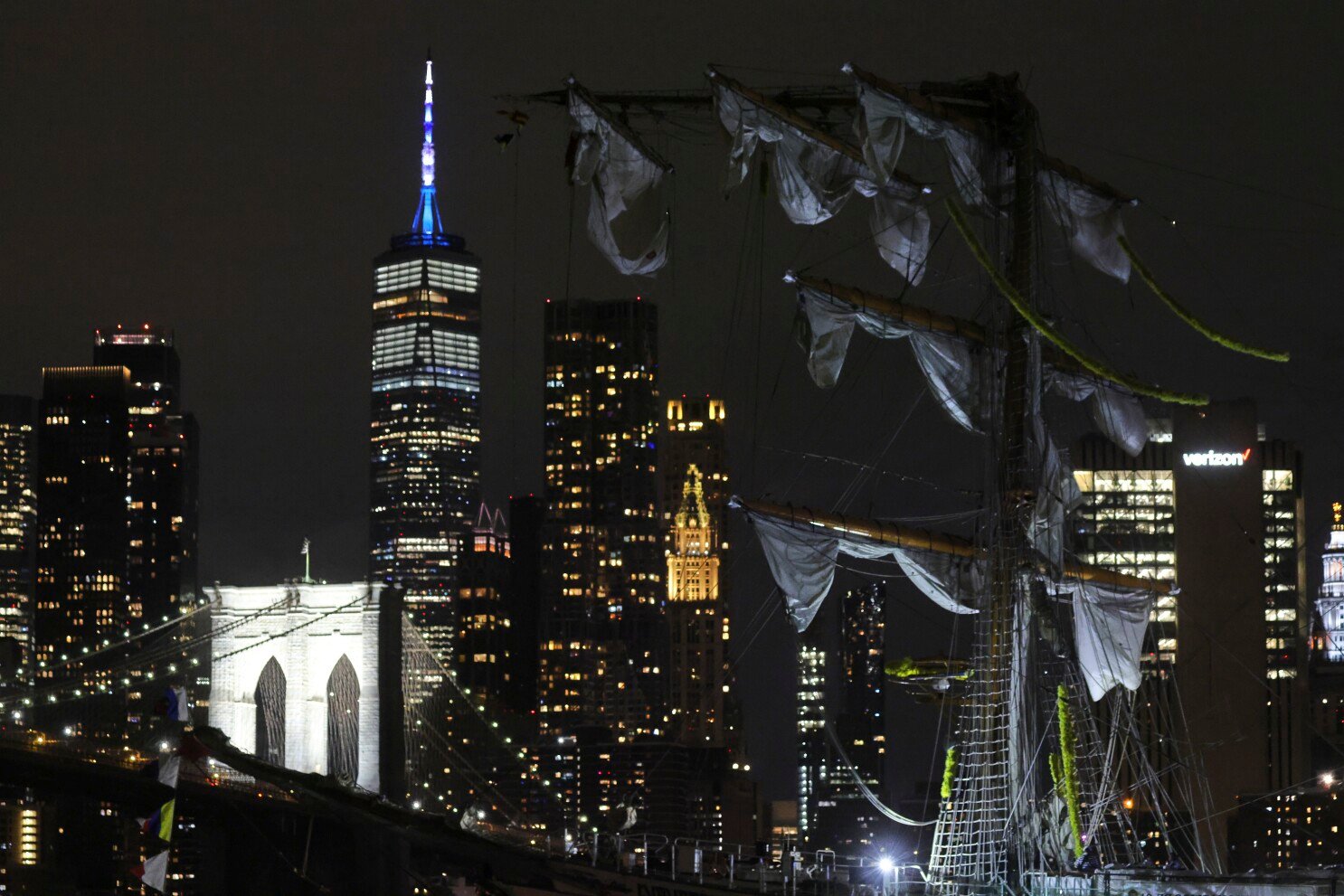 Mexican Navy Ship Brooklyn Bridge Crash